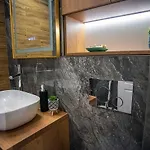Апартаменти Awesome Бухарест